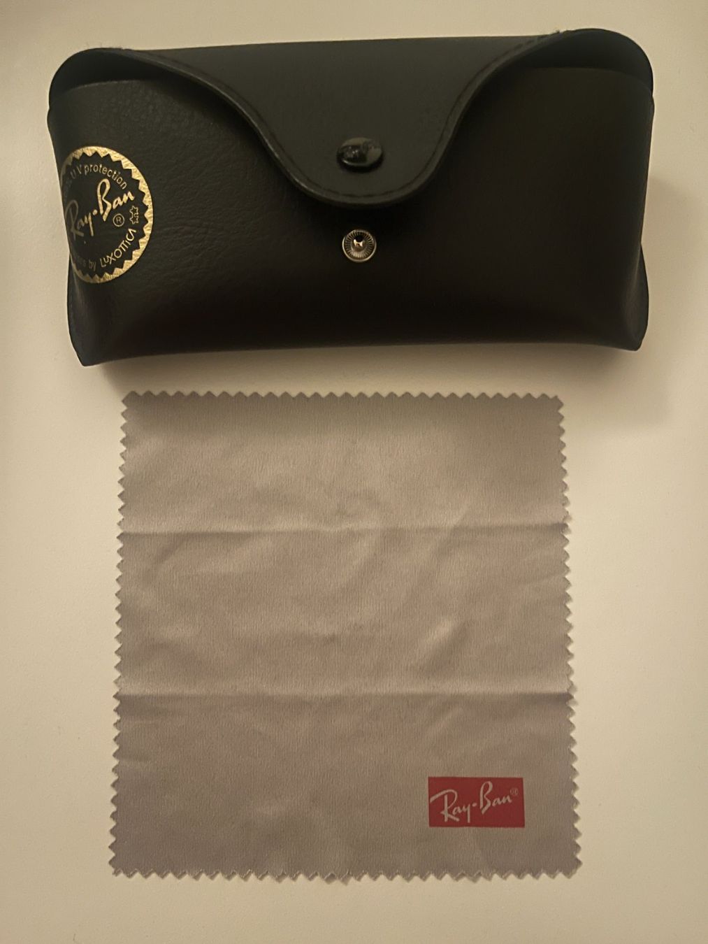 Altro in  Abbigliamento & Accessori: Ray-Ban Etui (Schwarz) – Usato da Bern venduto da PeroT