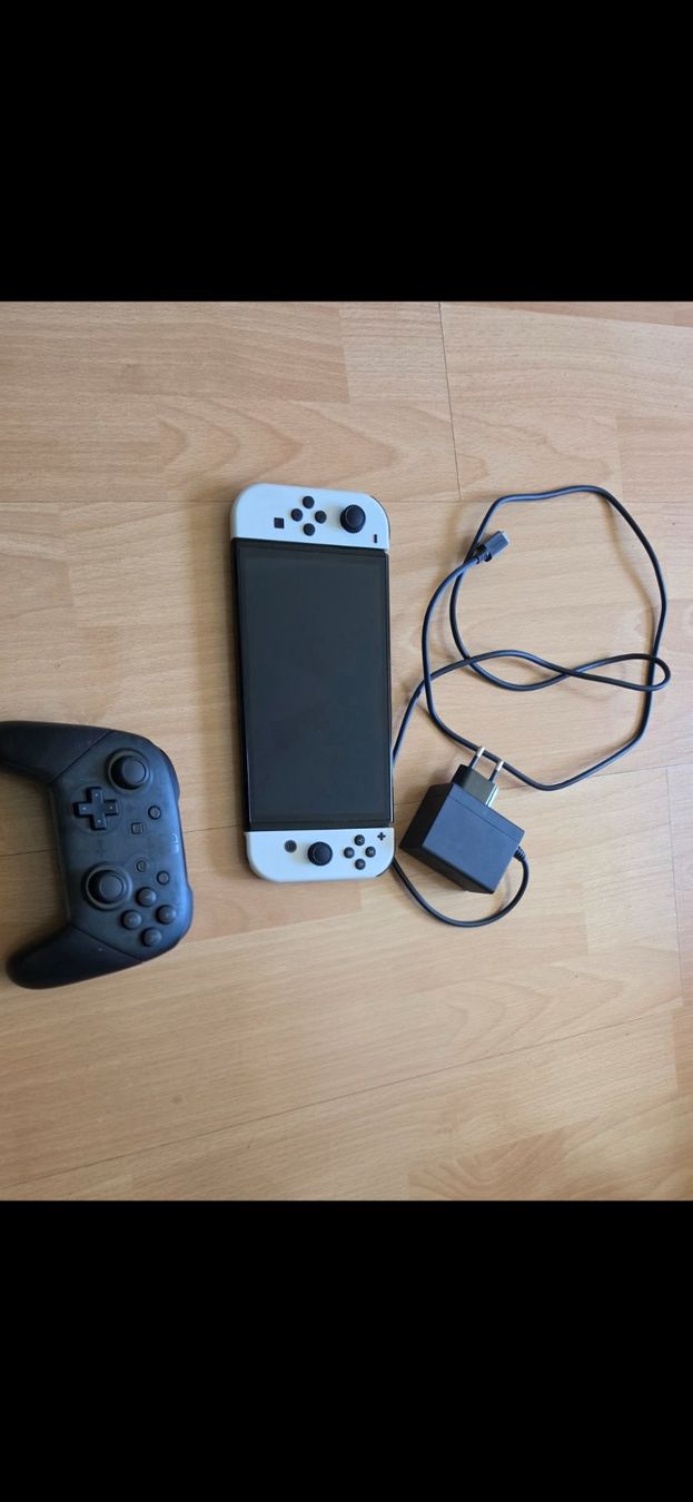 Nintendo Console: Nintendo Switch OLED Weiss – Nuovo (secondo la descrizione) da Eyholz venduto da tat_c9vh