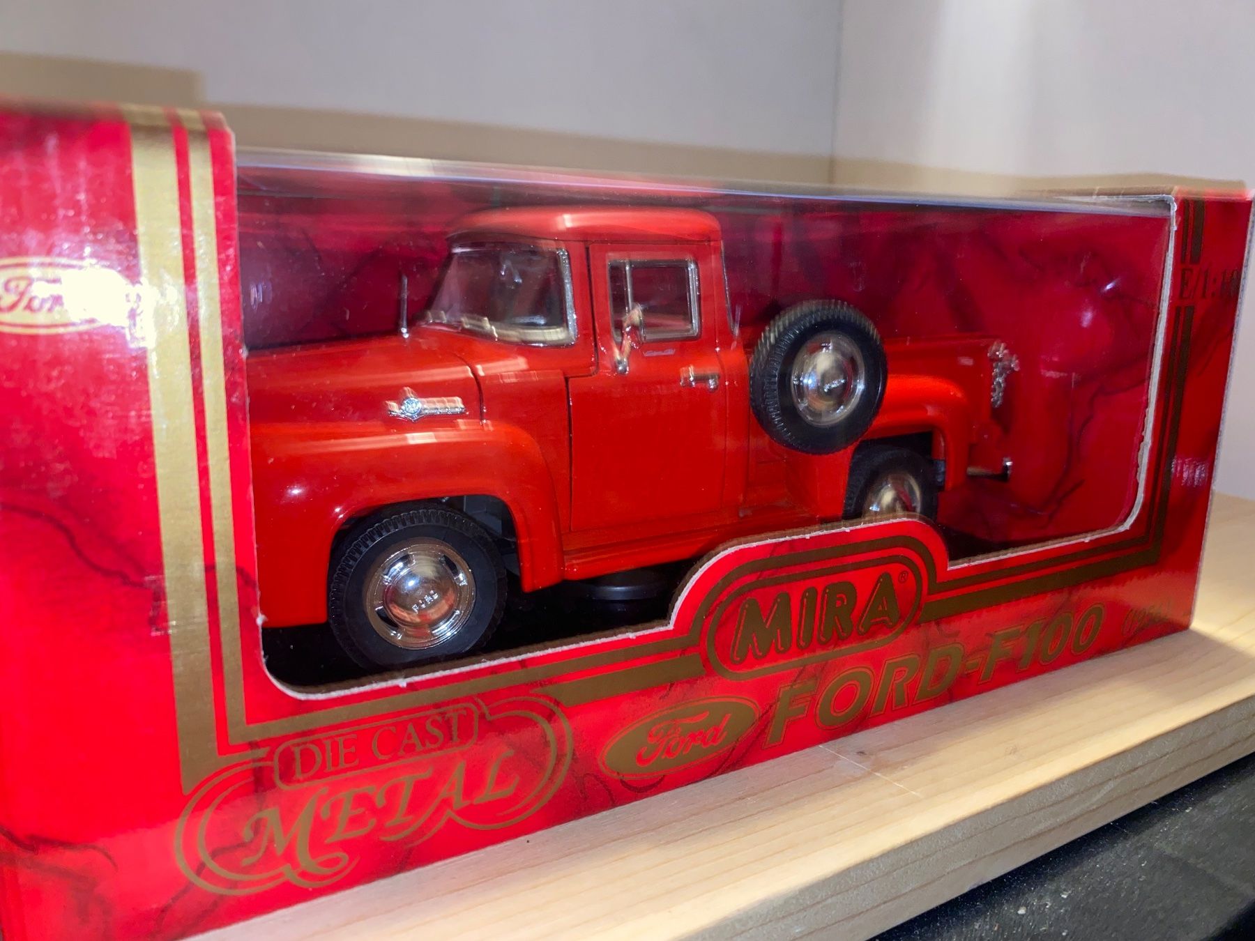 Ford Modellini d'auto: Ford F-100 Pickup 1/18 – Nuovo (secondo la descrizione) da Wohlen AG venduto da PrivatSammlung