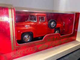 Ford F-100 Pickup 1/18