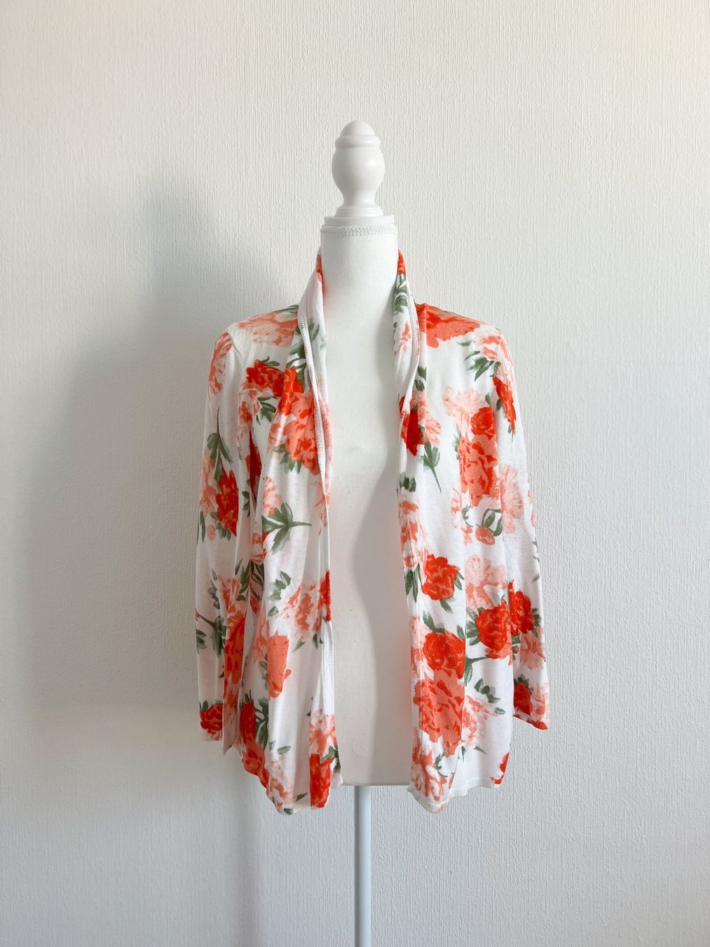 Top: Jacquette fleurie été-printemps – Usato da Lausanne venduto da Greenbyaudrey