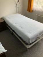 Lit médical avec potence