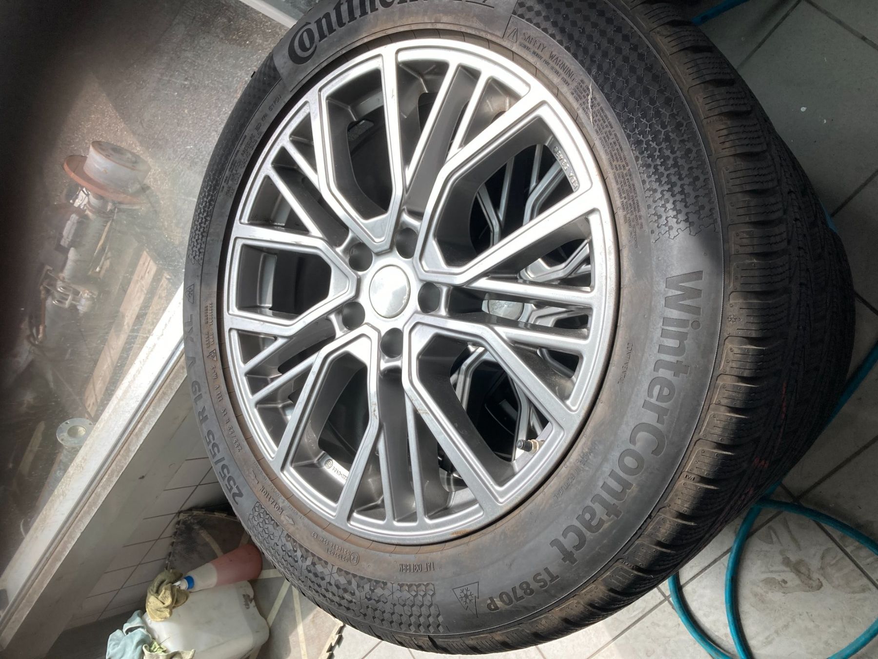 Audi Pneumatici & Ruote complete: 255/55R19 Winterräder Audi e-tron – Usato da Cham venduto da WB2223 1