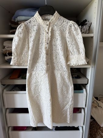 Robe Zara en dentelle blanche. État impeccable. Taille S.