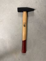 Hammer mit Holzgriff - Der perfekte Begleiter!