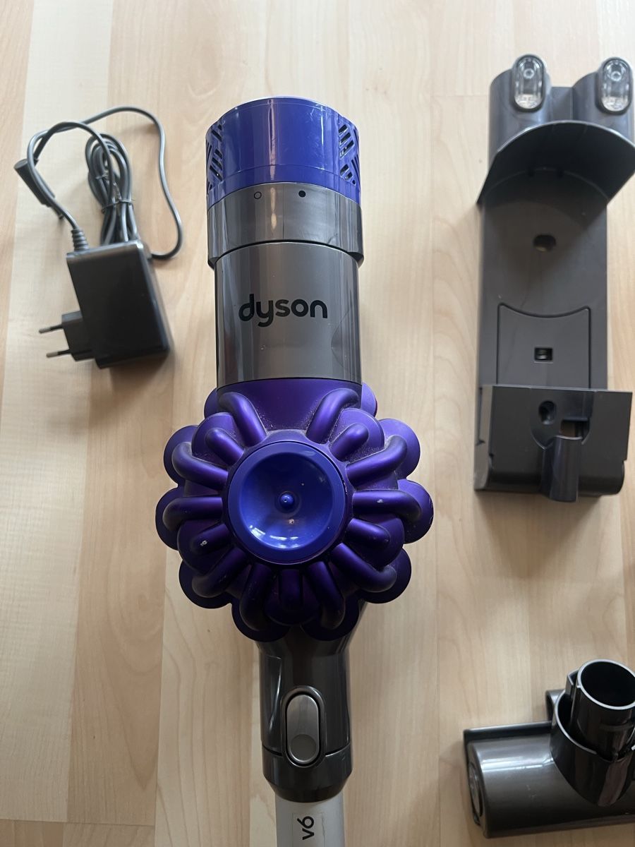 Dyson Aspirapolveri & Accessori: Dyson v6 – Usato da Frauenfeld venduto da osm_vl6p 1