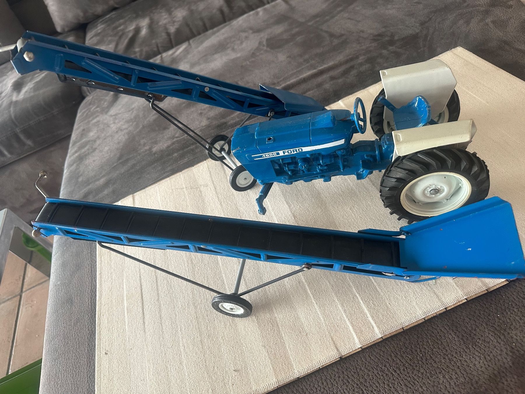 Kits de montage: Erteil Modell Traktor – D'occasion à Horriwil par Carrera68 6