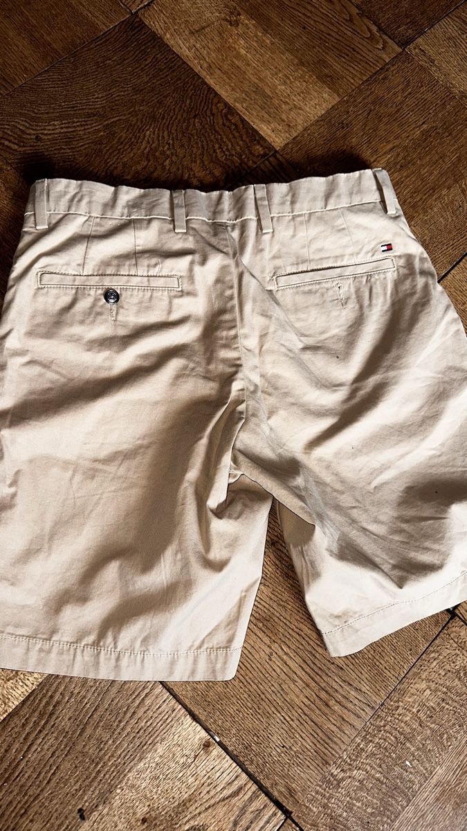 Tommy Hilfiger Pantaloni: Tommy Hilfiger Short Gr 32 – Nuovo (secondo la descrizione) da Basel venduto da aym_9yvr 1