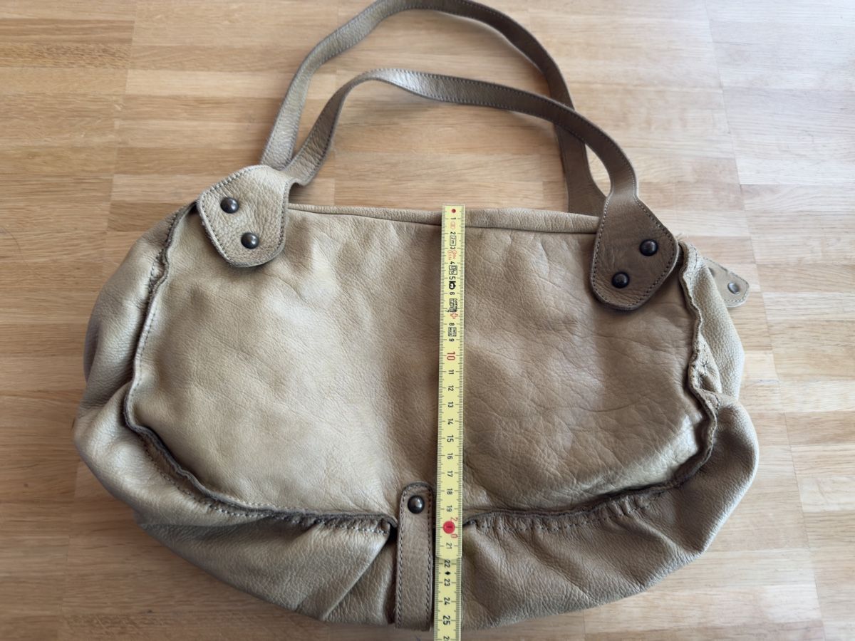 Borse da donna: Zippo Ledertasche Schultertasche Beige  – Usato da St Gallen venduto da Berta343 4