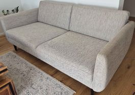 2er Sofa in Grau mit Holzfüssen. Ikea SMESTORP