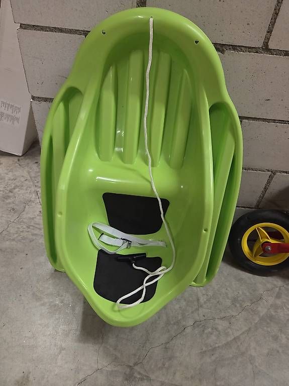 Luge: Baby Schlittel – D'occasion à Muhen par jasmiin91