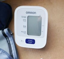 OMRON M2 Oberarm Blutdruckmessgerät