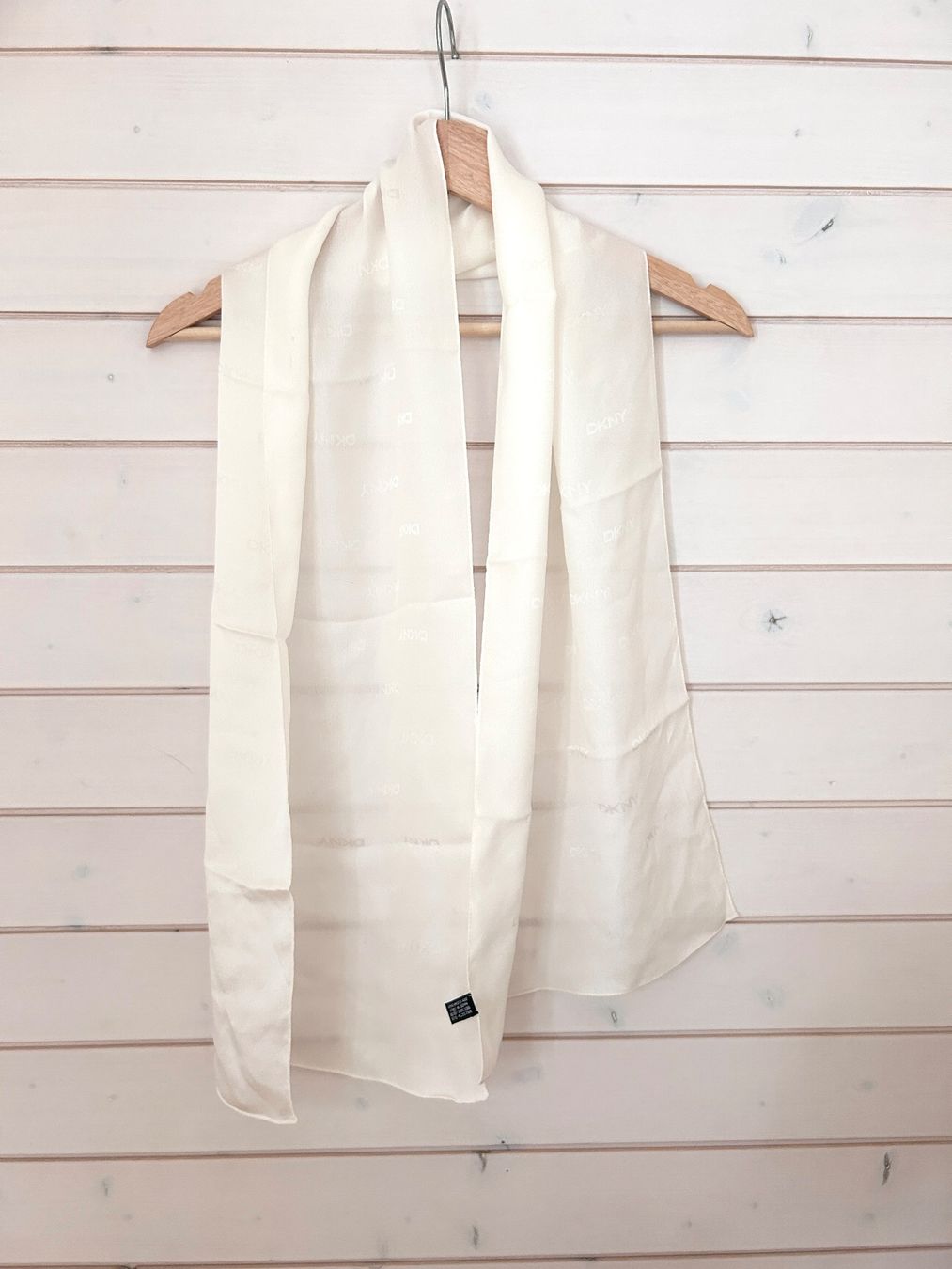 DKNY Foulard & Sciarpe: DKNY 100% Seide Foulard – Nuovo (secondo la descrizione) da Illnau venduto da Monkky 5