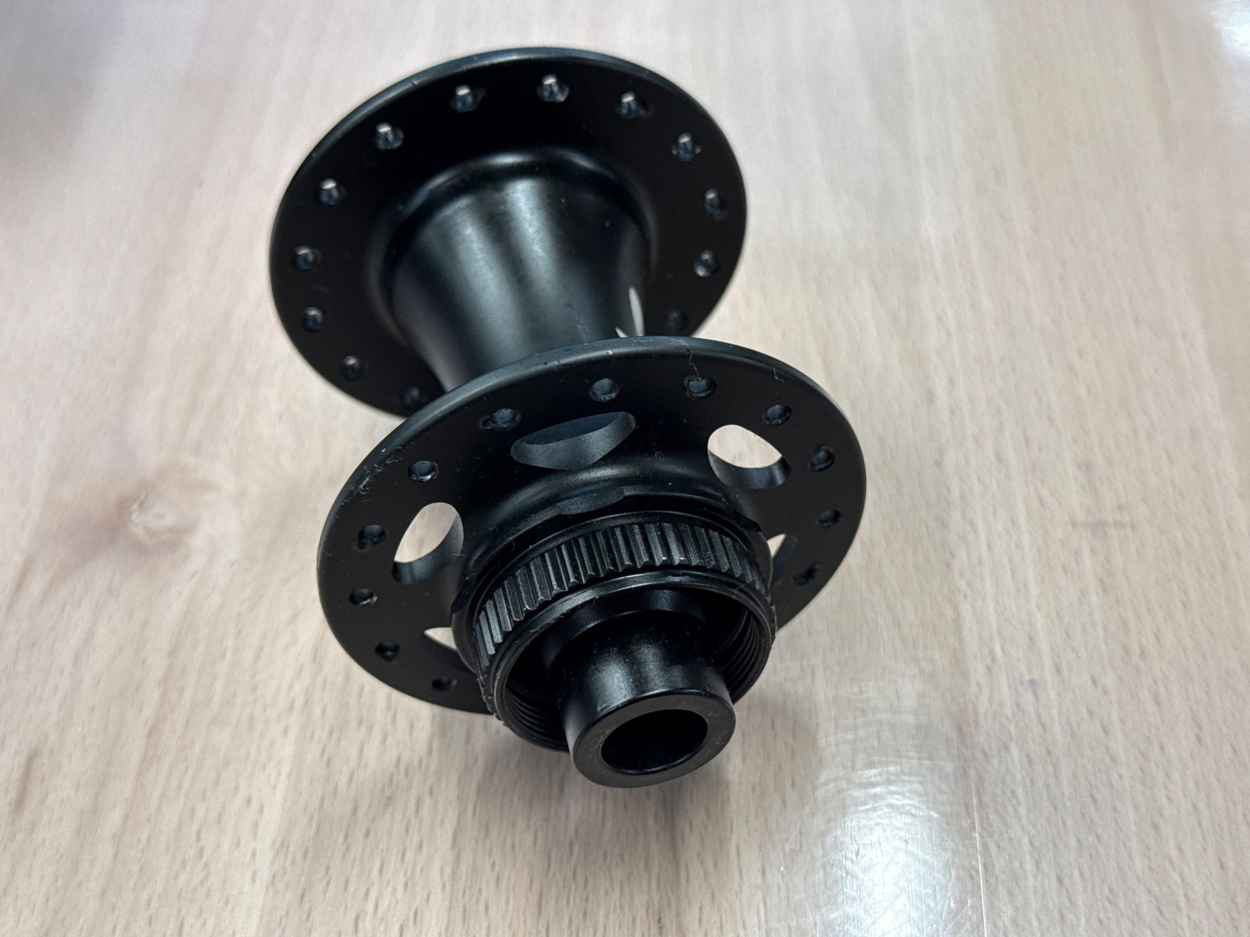 Pezzi di ricambio: Vorderrad Nabe mit Centerlock – Usato da Basel venduto da BICICLETTISTA 1