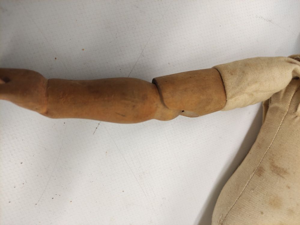 Antike Puppe aus Holz mit beweglichen Gelenken | Kaufen auf Ricardo