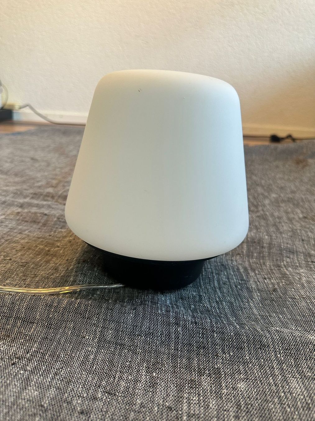 Lampen: Philips Hue Wellness Nachttischlampe – Gebraucht aus othmarsingen von LinoBriner