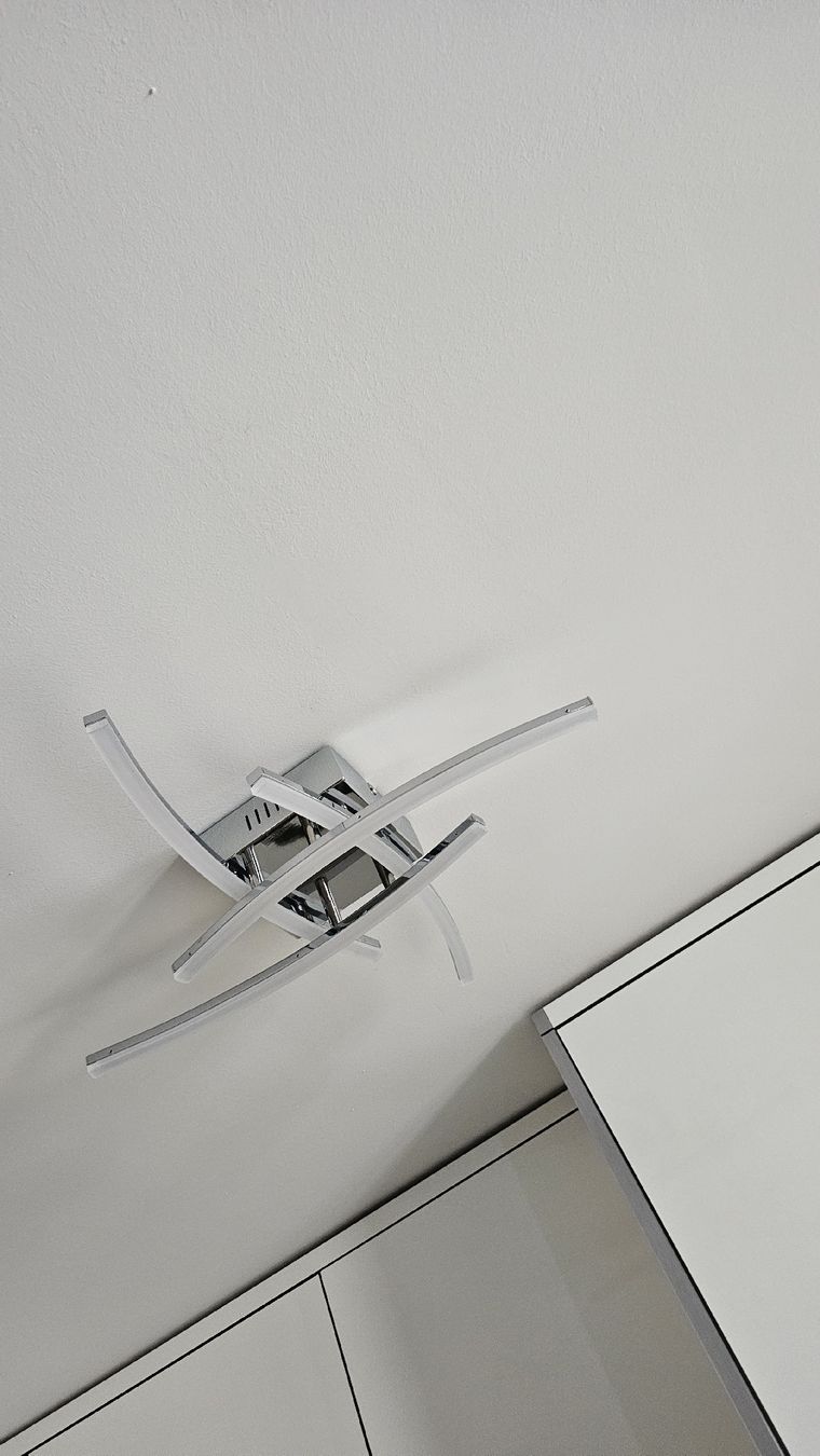 Lustres & lampes de plafonds:  LED-Deckenleuchte in Chromoptik – D'occasion à Zürich par Emendez 1