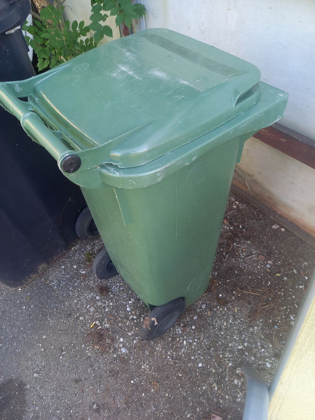 Sonstiges für Büro & Gewerbe: Grüncontainer 120 Lt – Gebraucht aus NIEDERBUCHSITEN von jut_lpv5 4