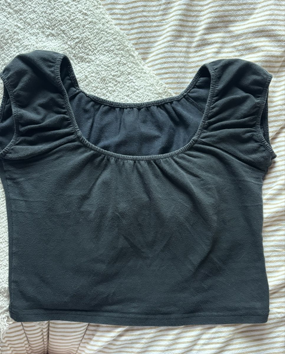 Brandy Melville Top: Brandy Melville Crop Top Schwarz – Usato da Willerzell venduto da cha_qk8t