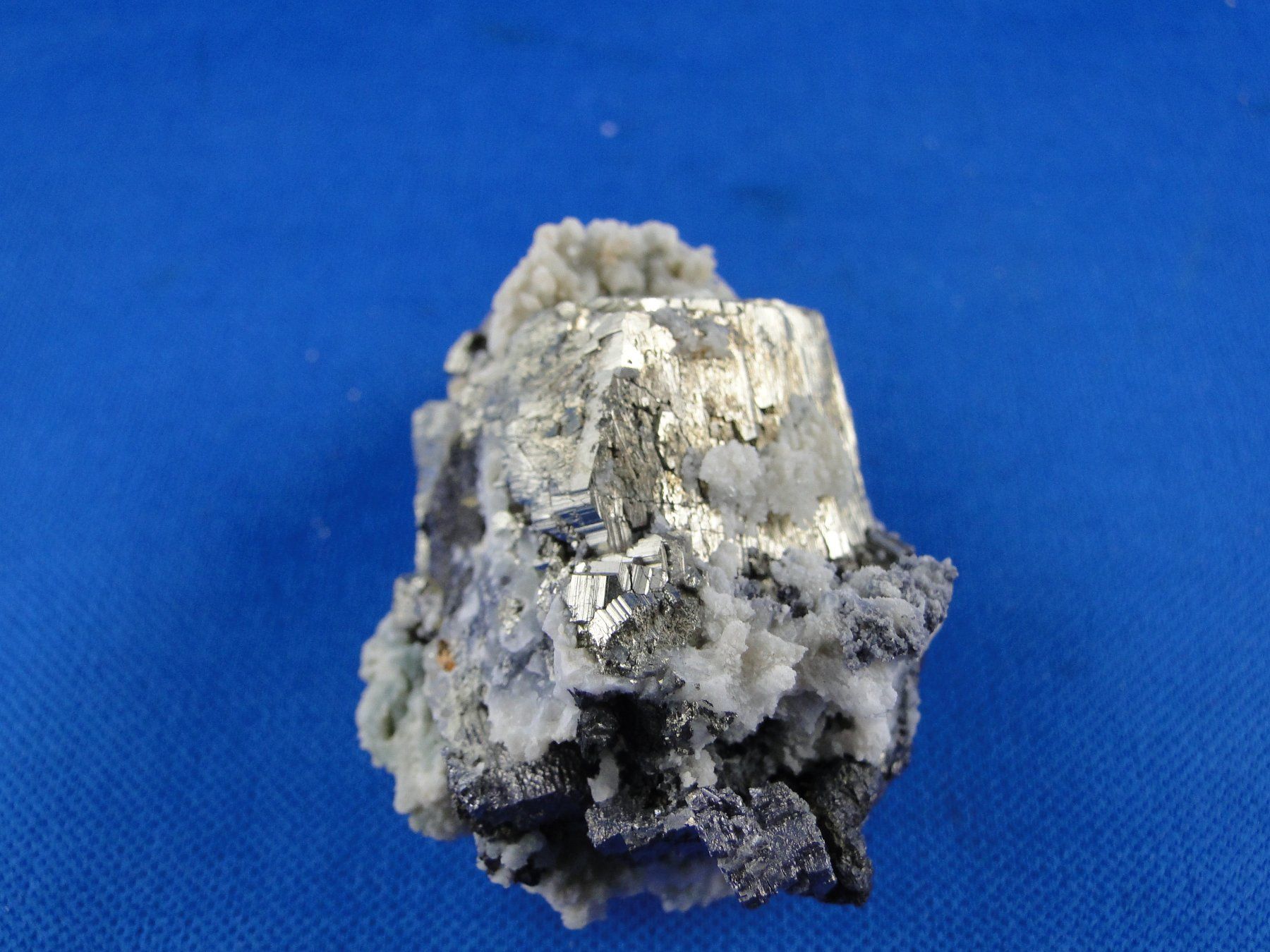 Minerali & Pietre curative: Pyrit-Schwimmer – Usato da Schinznach Bad venduto da Demerald 2
