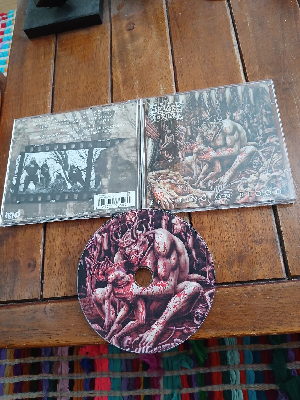 CD: severe torture - feasting... – Usato da St-Cergue venduto da VeganWarrior