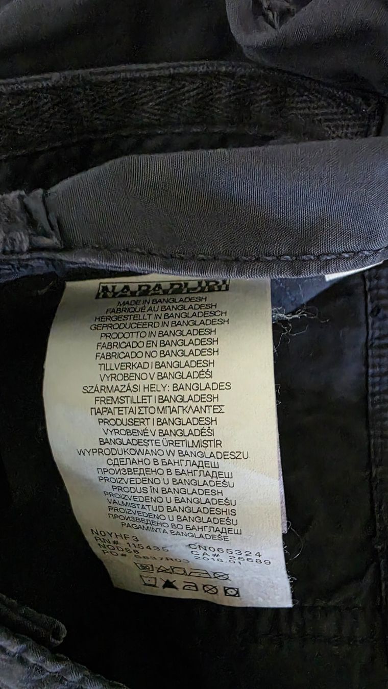Napapijri Pantaloni: Shorts – Usato da Dübendorf venduto da Jolenia 2