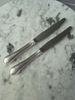 2 couteaux avec manches en argent massif 800 de JEZLER