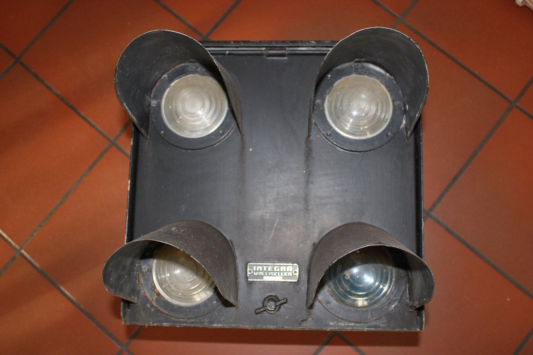 SBB/CFF/FFS Lampade: Altes Eisenbahn - Lichtsignal -- Ampel -- 4er beidseitig – Usato da Wettswil venduto da roma010