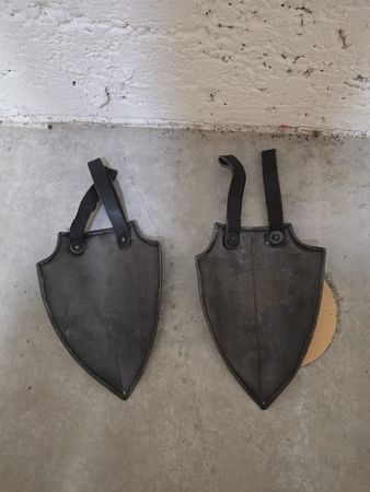LARP-Hüftschutz aus Stahlplatten