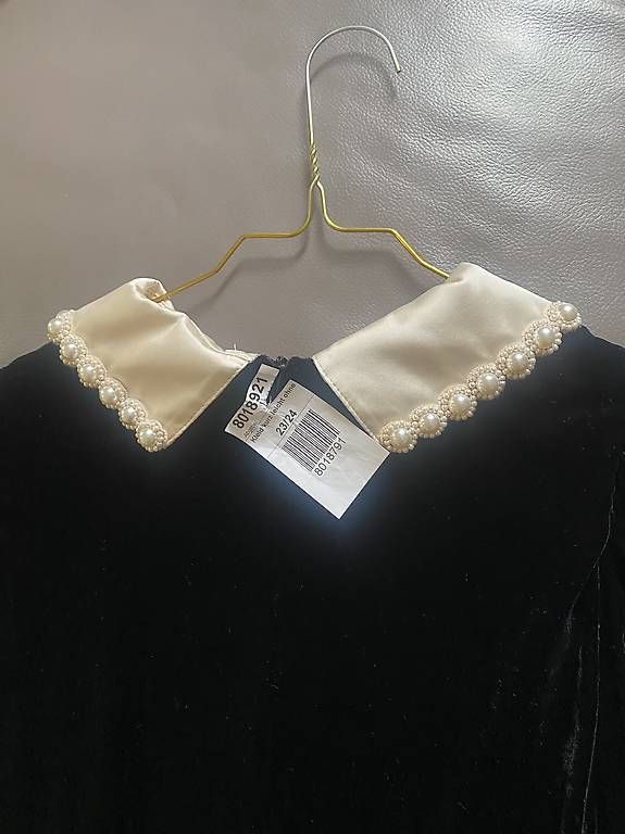 Vestiti: Sandro Samtkleid mit abnehmbarem Kragen 36/38 – Usato da Rorschach venduto da Lauraq12 1
