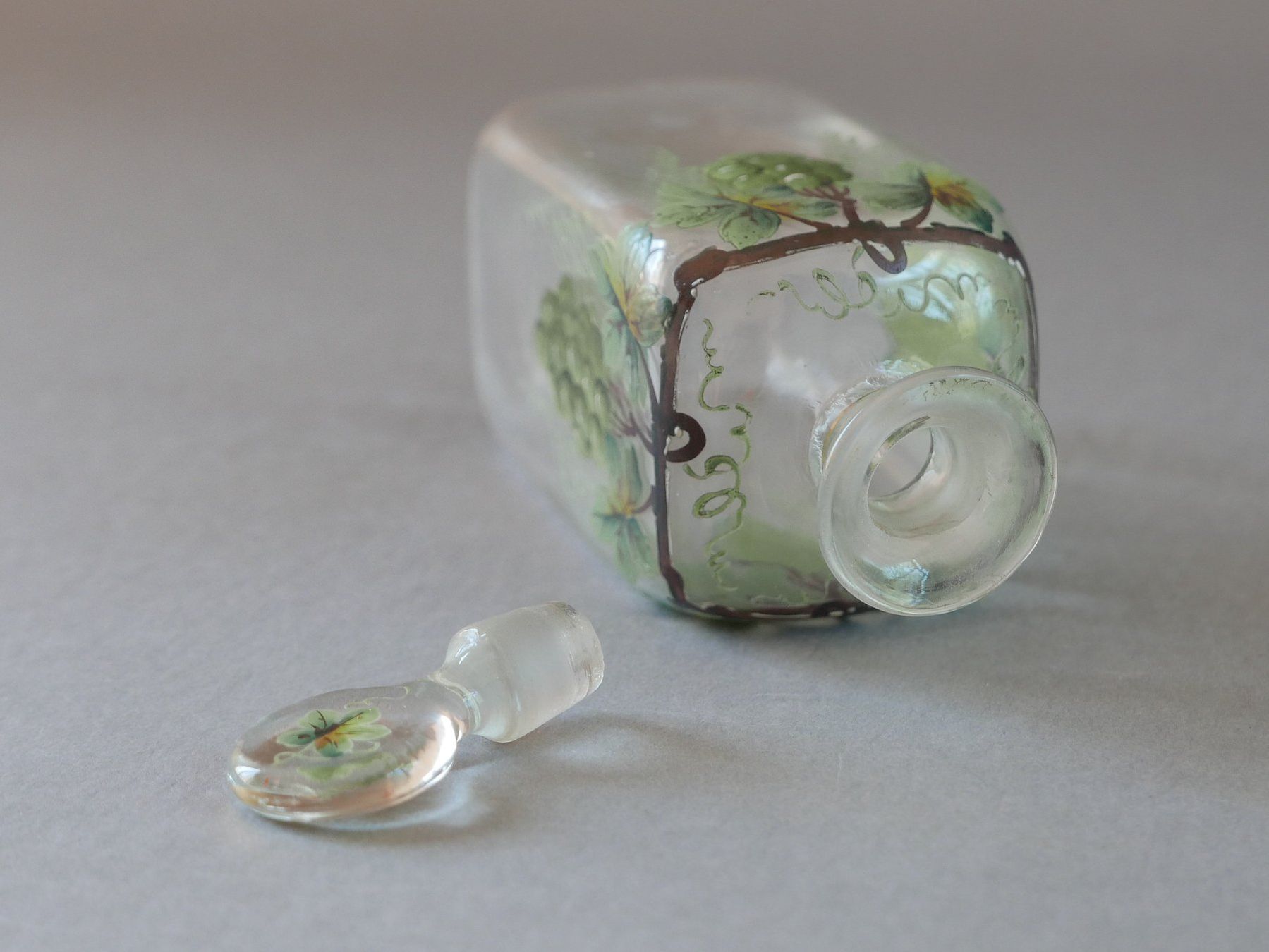 Carafes: GLAS-KARAFFE EMAILLEMALEREI UM 1900 – D'occasion à Balgach par Zwischenraum 2