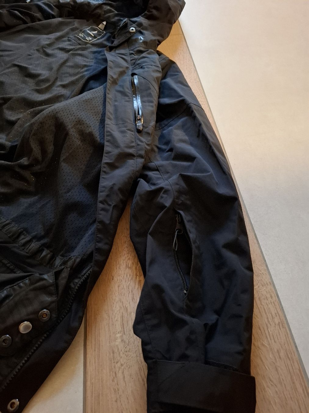 Volcom Giacche: Volcom L Gore Snowboardjacke gr. L – Nuovo (secondo la descrizione) da Läufelfingen venduto da pro_z79n 2