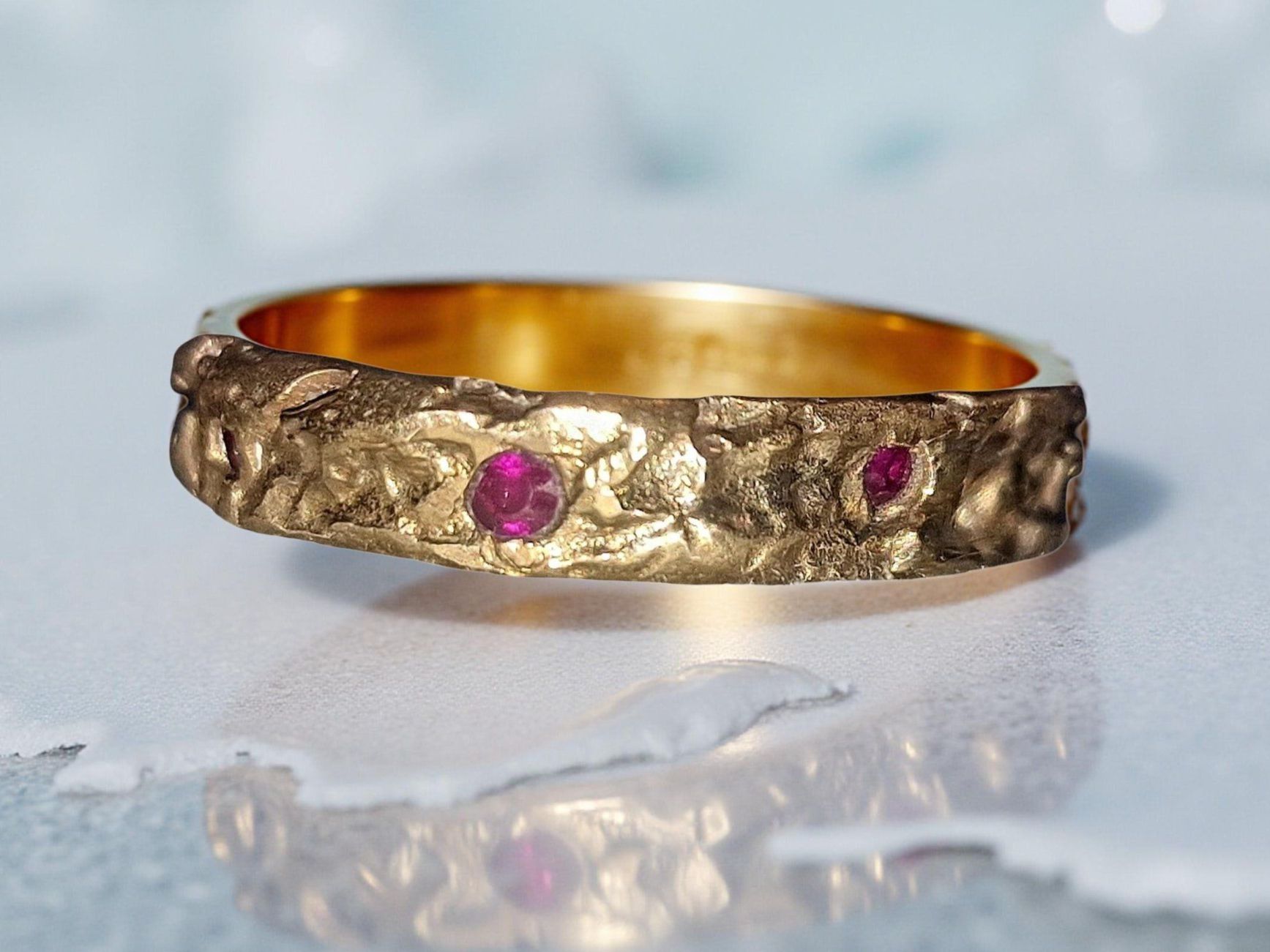 Anelli: Wilder Bronze-Ring, mit sechs Rubinen, Ringgrösse 55 – Nuovo e nell'imballaggio originale da Aarau venduto da Schmuckhoehle_MD 1