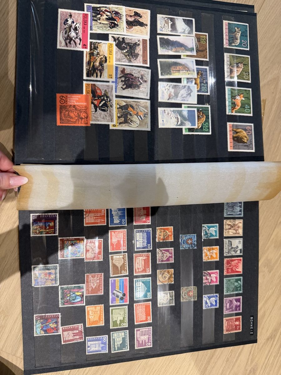 Tutti i francobolli: Stamp Album with Various Stamps – Usato da La Tour-de-Peilz venduto da HOTMI00 2