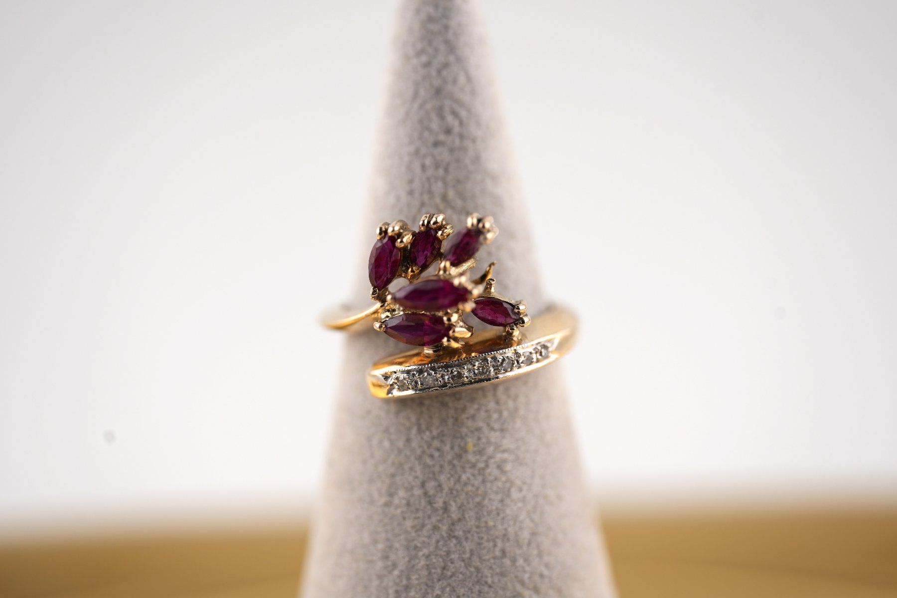 Anelli: Goldring mit Rubinen und Diamanten – Usato da Basel venduto da Vip24