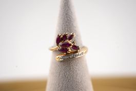 Goldring mit Rubinen und Diamanten