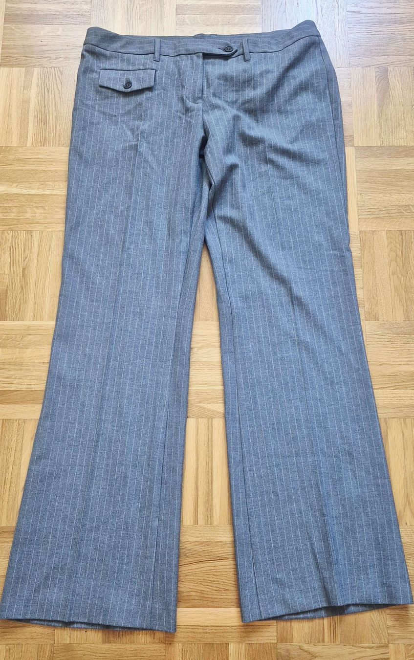 Benetton Hosen: Pantalon BENETTON rayé gris élégant - Taille 44 – Neu (gemäss Beschreibung) aus Le Locle von Arya4