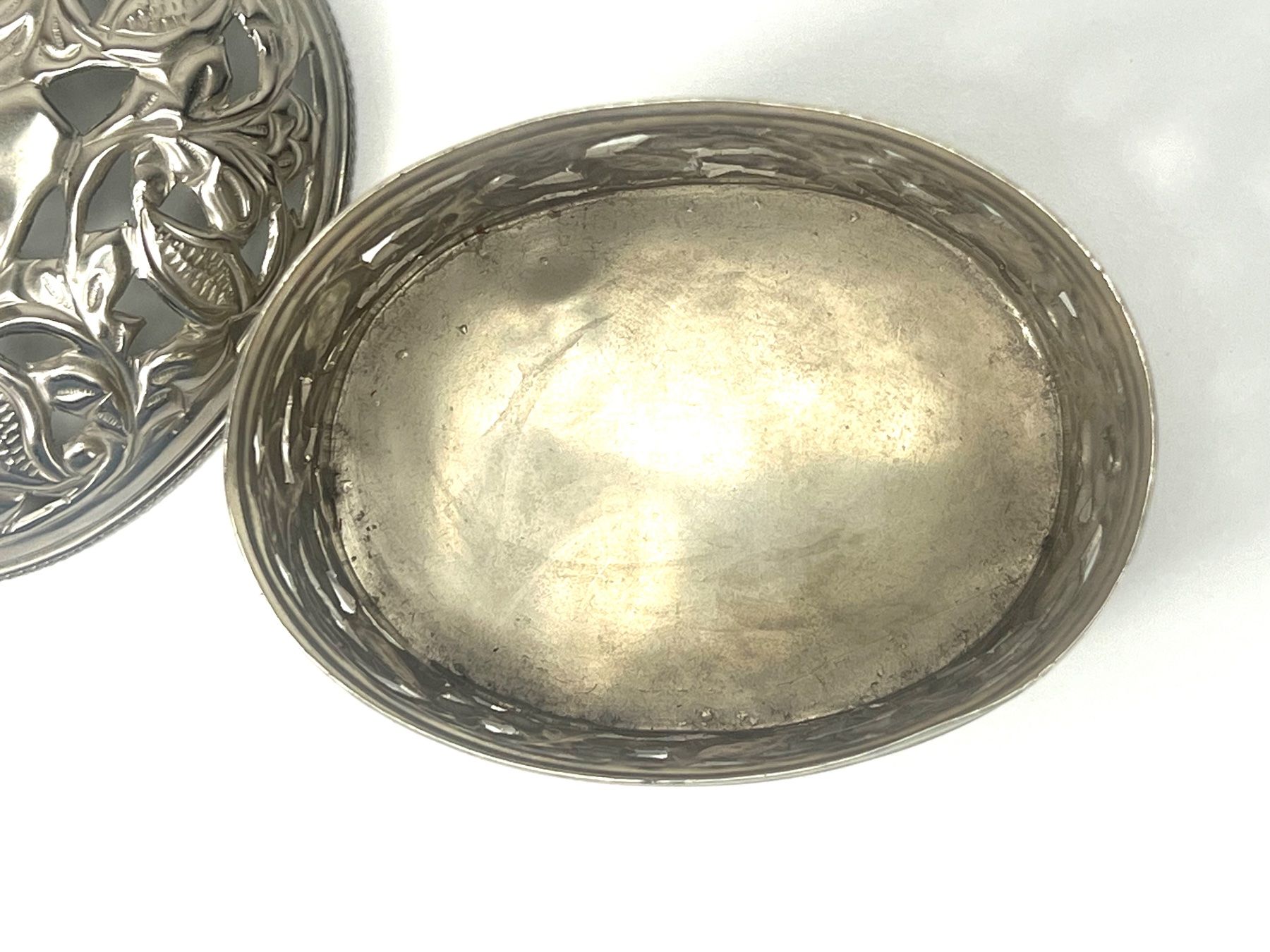 Tutte le decorazioni: Antike versilberte Dose mit Klappdeckel – Deko – Usato da Zürich venduto da Arche_Brockenhaus 7