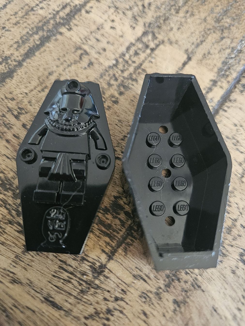 Lego Kit di costruzioni: lego Black Container, Coffin with Mummy Relief Plain Lid – Usato da Confignon venduto da Ecrofigs 2