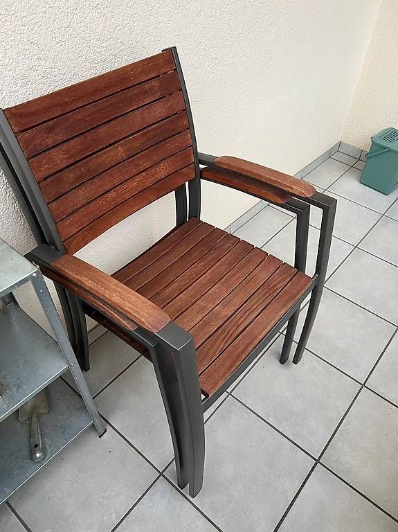 Set de table et chaises: Balkonmöbel (1 Tisch und 4 Stühle) – D'occasion à Ilanz par grischun83 2