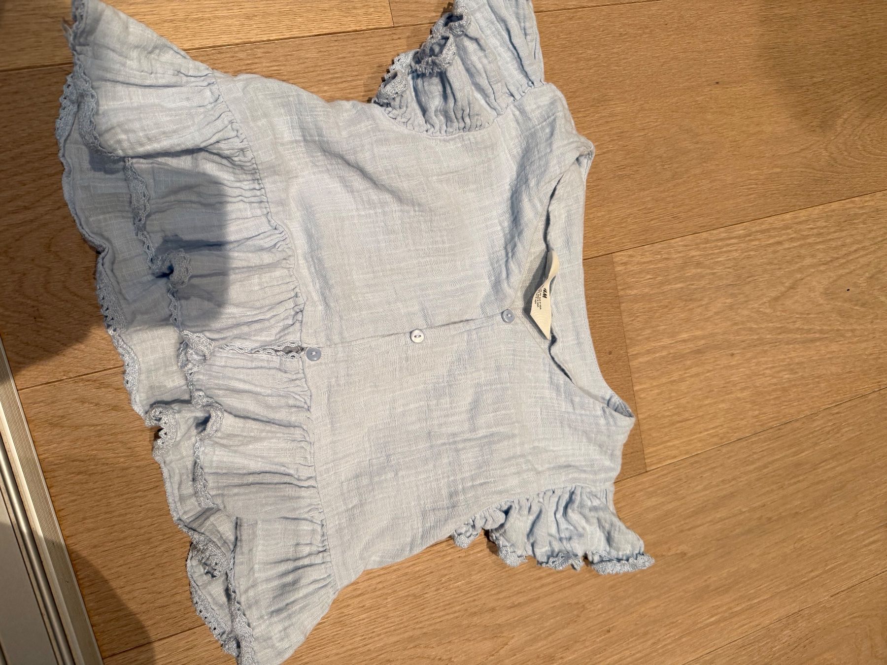 H&M Camicette, T-shirt & Top: H&M Bluse Hellblau Gr. 140 / 9-10 Jahre – Usato da Hornussen venduto da con_86dw