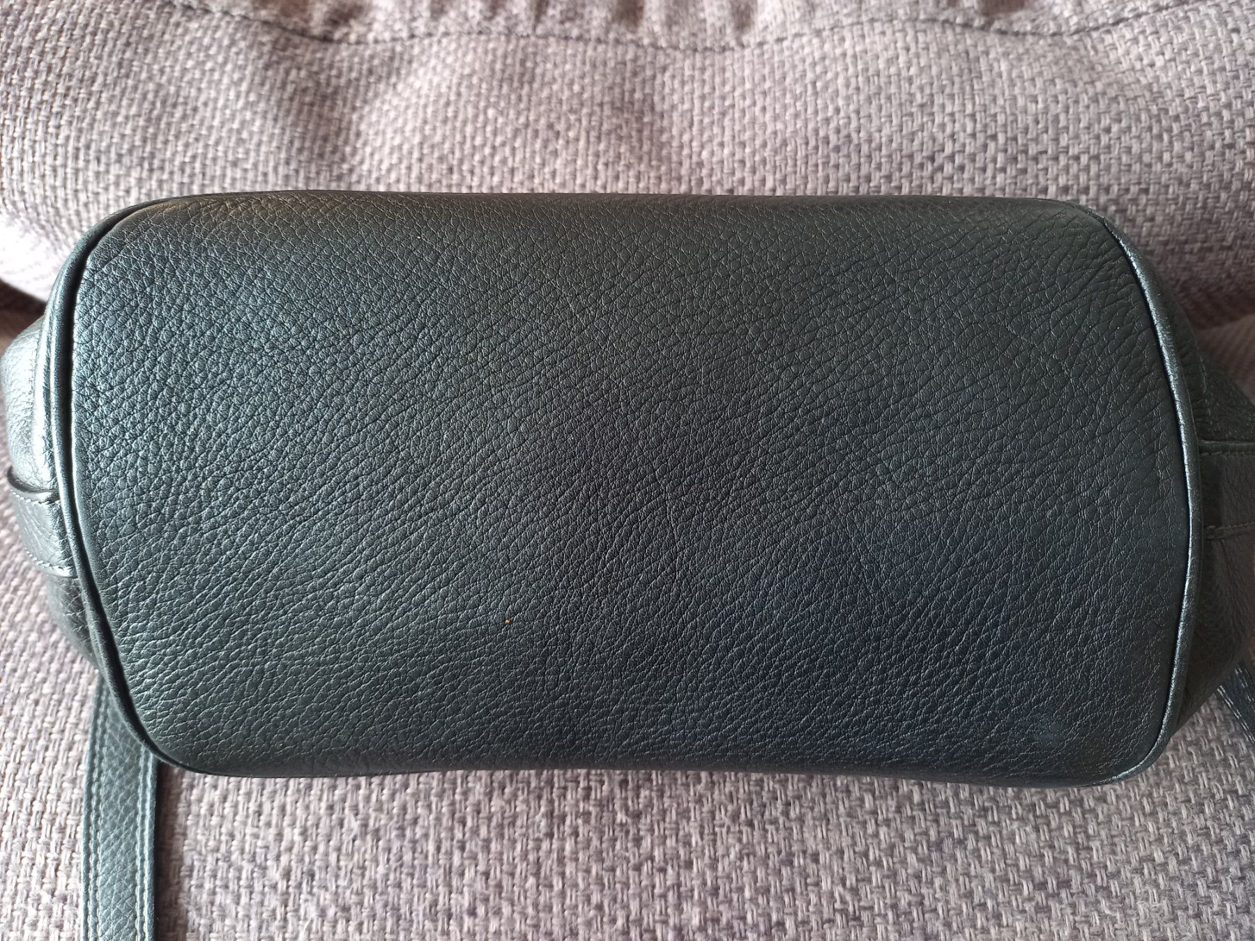 Borse da donna: Wunderschöne courreges paris Leder-Beutelumhängetasche – Usato da Seewis-Schmitten venduto da Ahaexli 6