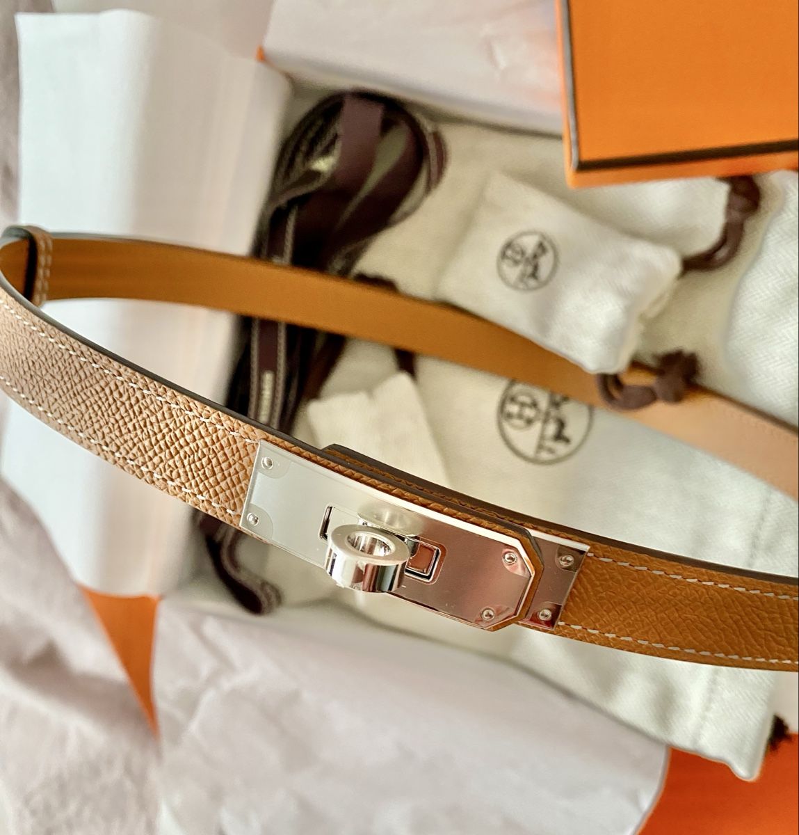 Hermès Gürtel: Hermès Kelly Belt Gold PHW – Neu und originalverpackt aus Genève von Sally_LuxxyGeneva 4