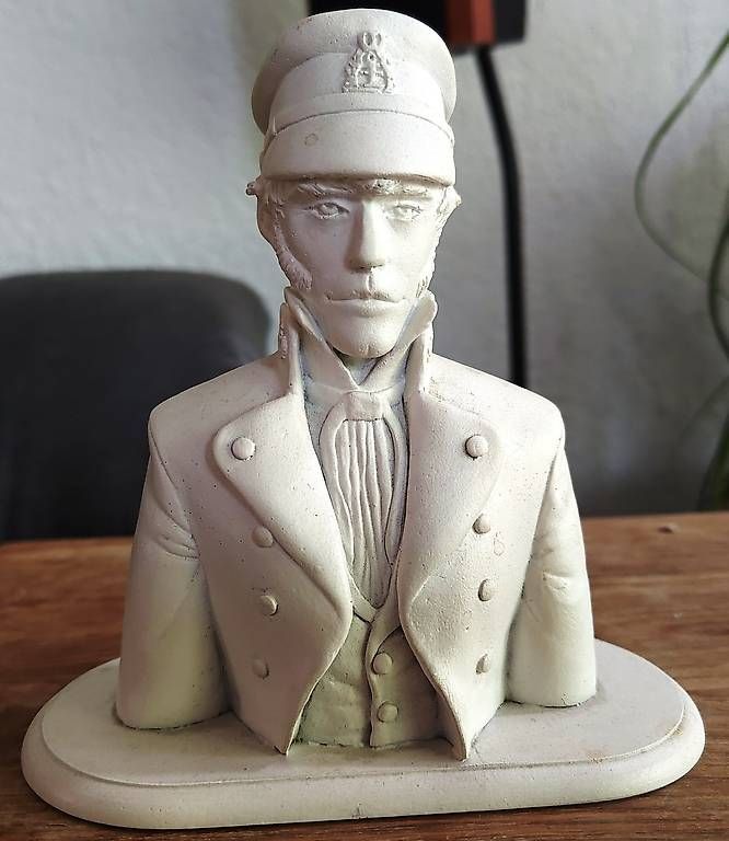 Figurines: PRATT - Statuette Buste CORTO MALTESE – D'occasion à LAUSANNE par swof