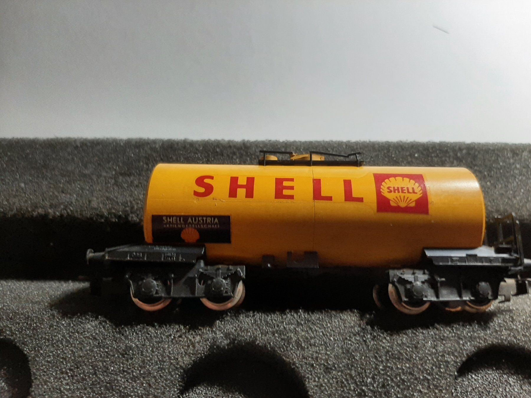Kleinbahn Modelleisenbahnen: KLEINBAHN SHELL – Gebraucht aus Avully von RIVALIS