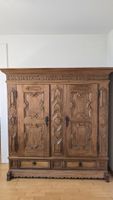 Massiver alter  Holz Schrank 