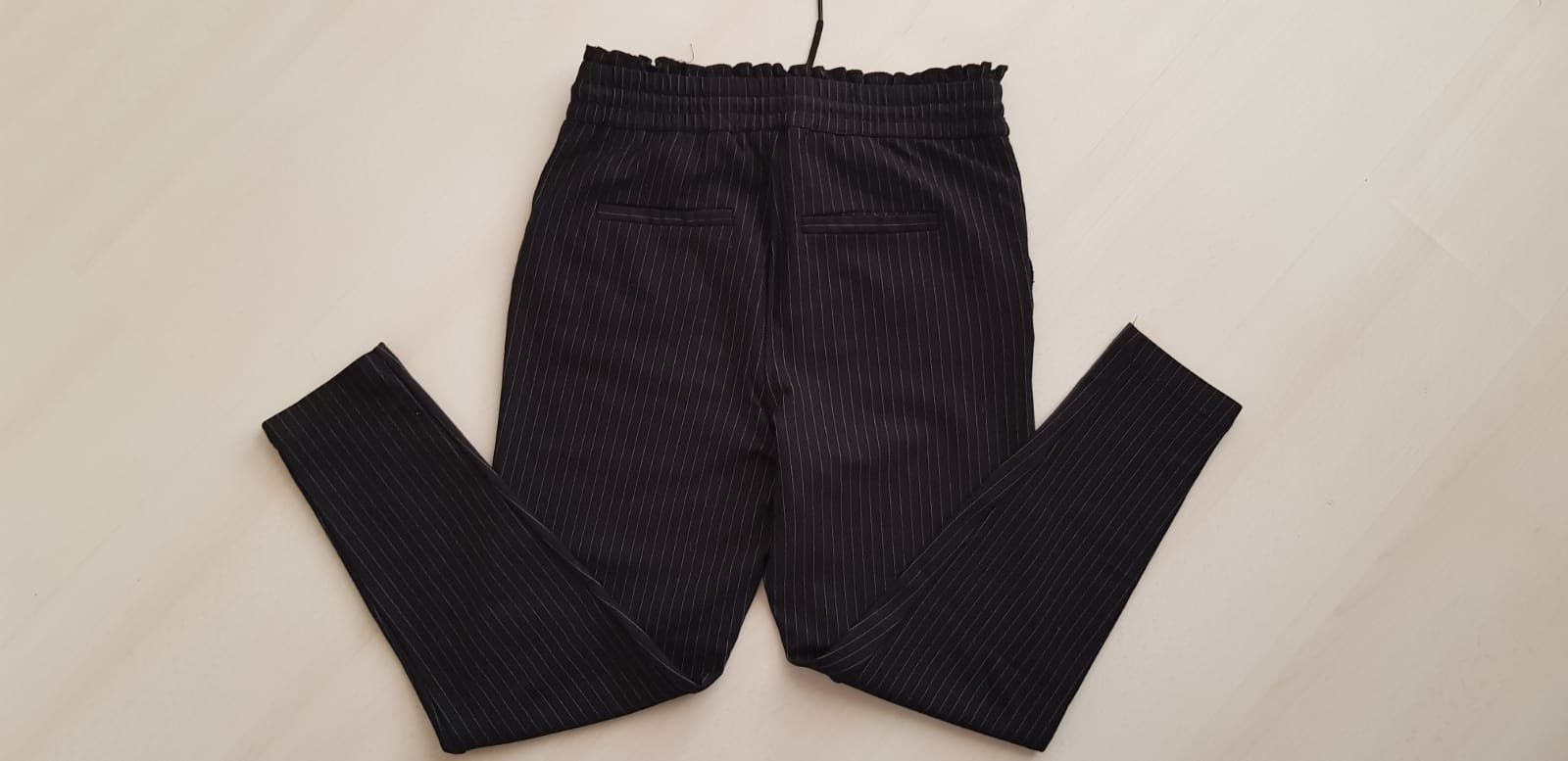 Only Pantaloni: Only Poptrash Classic Pinstripe Hose M – Usato da Walterswil SO venduto da Mama_noel 1
