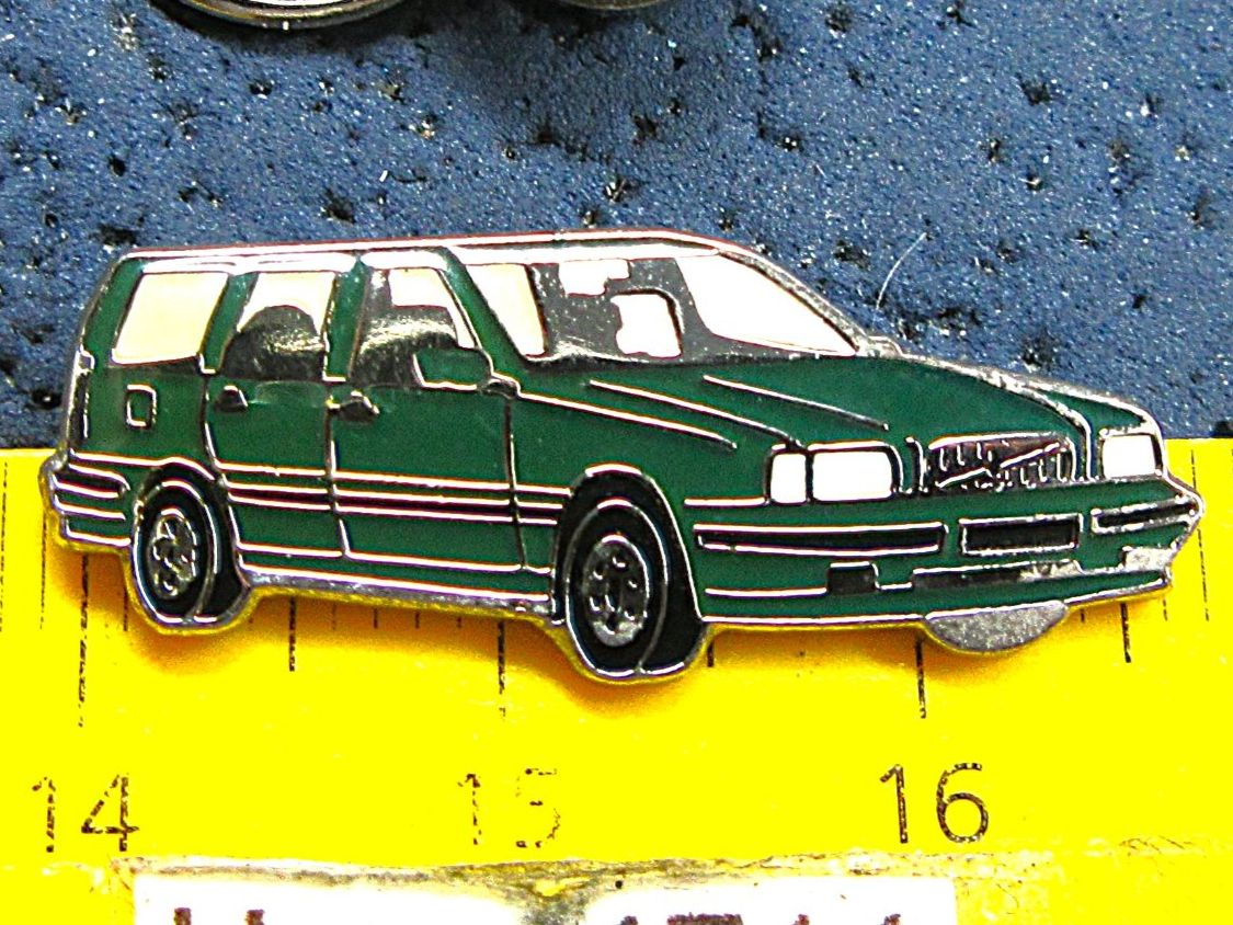 Volvo Placchette & Badge: VOLVO COMBI AUTO PIN KLEIN-FEIN MIT SECURITY-CLIP – Usato da Ettingen venduto da Hausi4711 1
