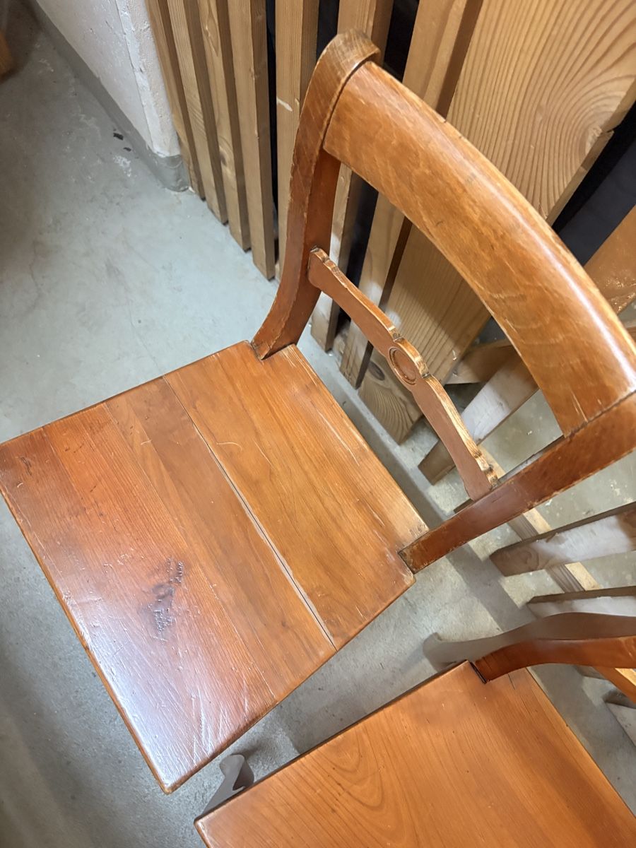 Sedie: Zwei Holzstühle klassisches Design – Usato da Zürich venduto da viv_nevi 2