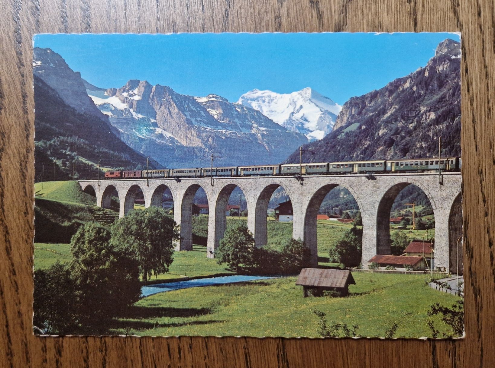 Cartoline postali: Lötschbergbahn mit Viadukt in Frutigen – Usato da Ebikon venduto da Donar50